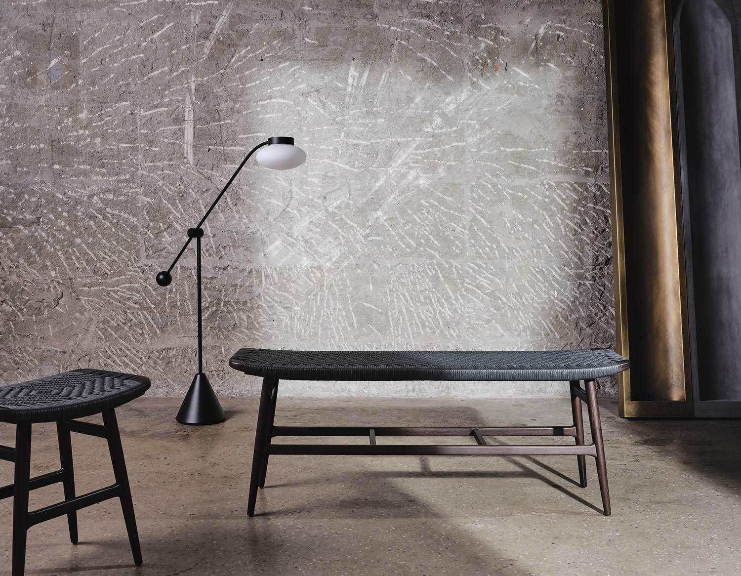 Freja bænk, valnød/sort flet fra Stellar Works