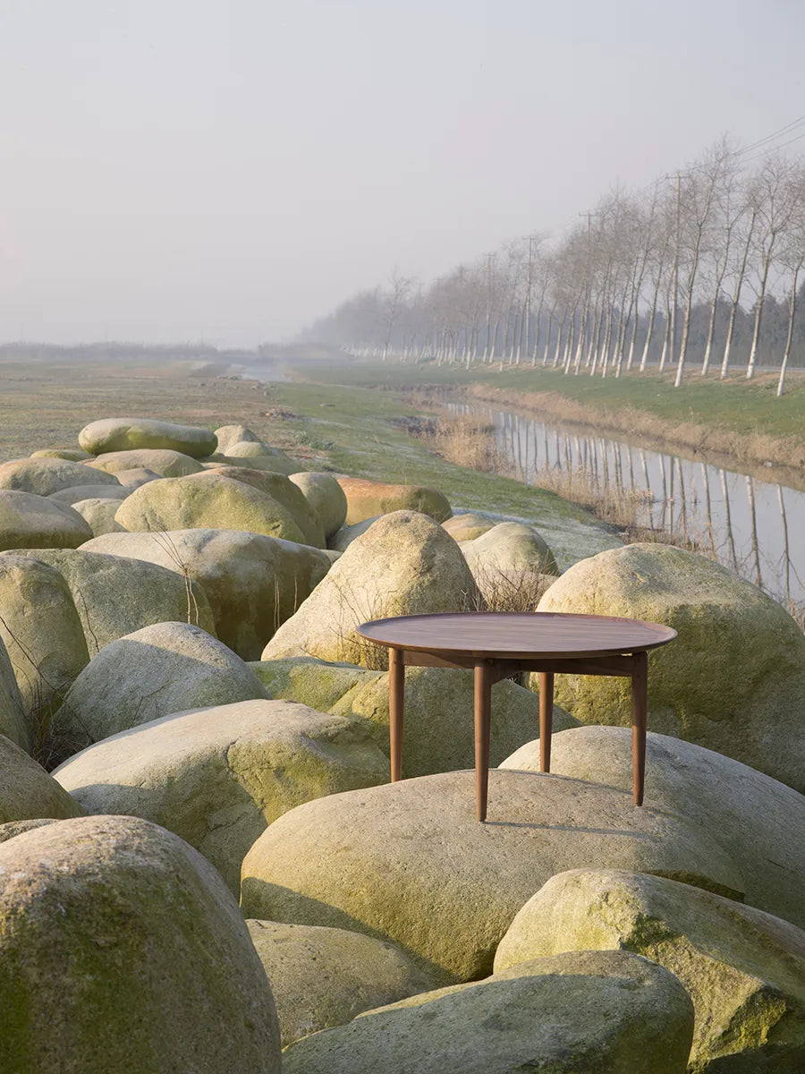 Slow Coffee Table Ø 80 cm, walnut fra Stellar Works