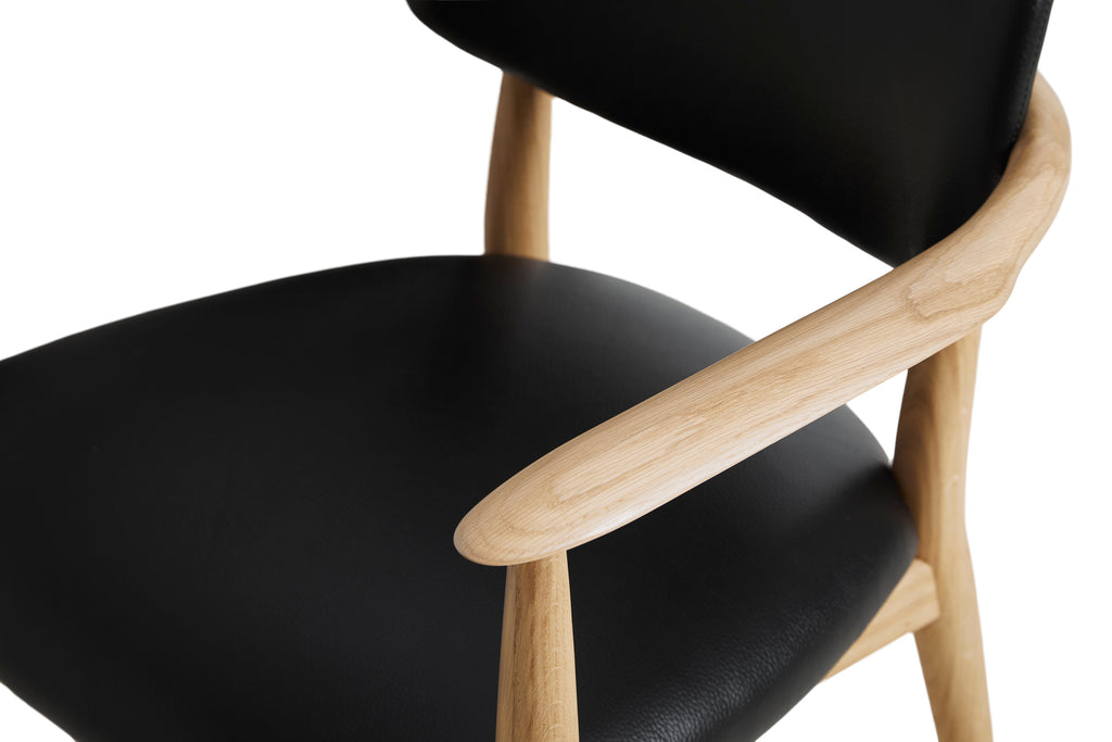Slow spisebordsstol, eg sort læder fra Stellar Works