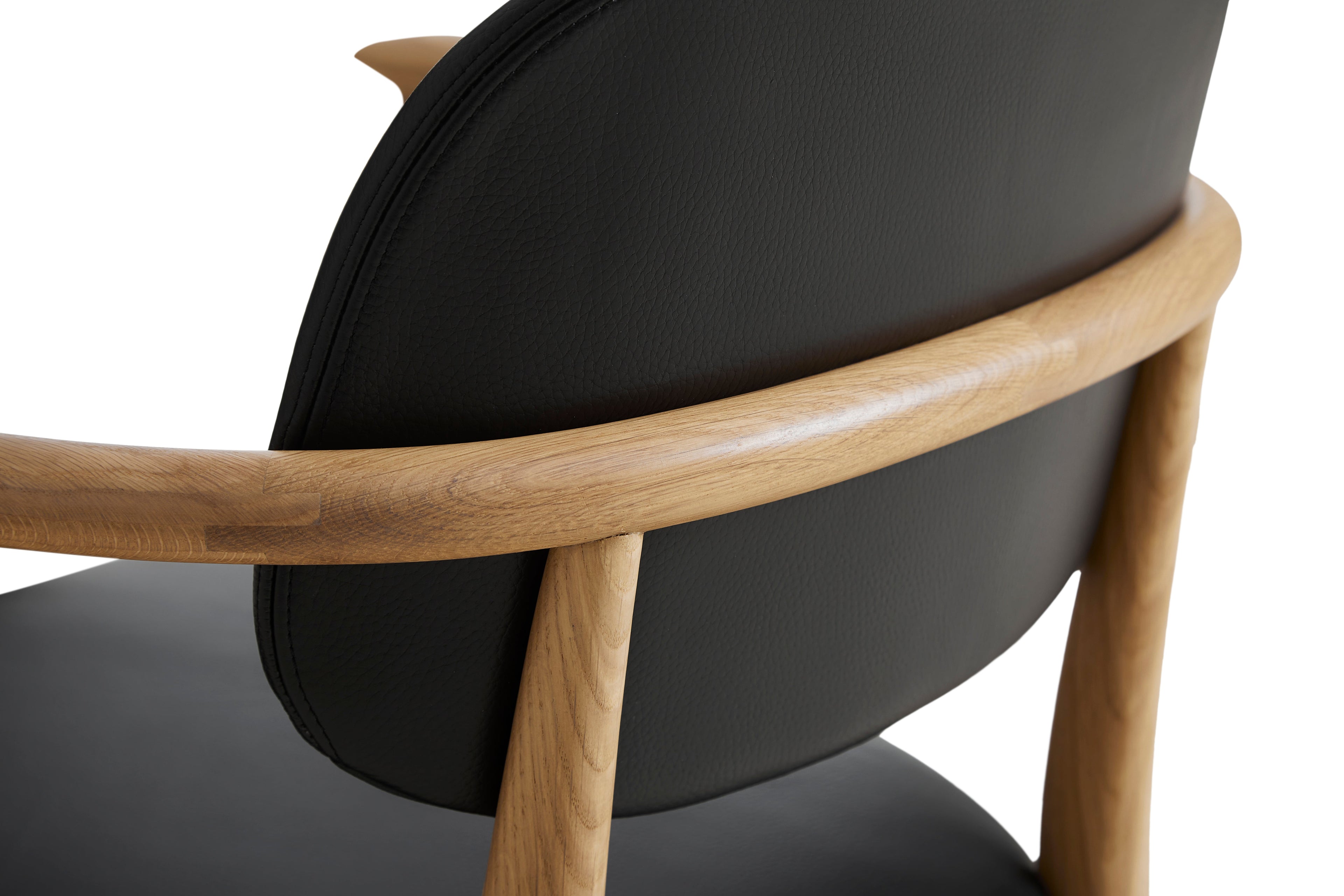 Slow spisebordsstol, eg sort læder fra Stellar Works