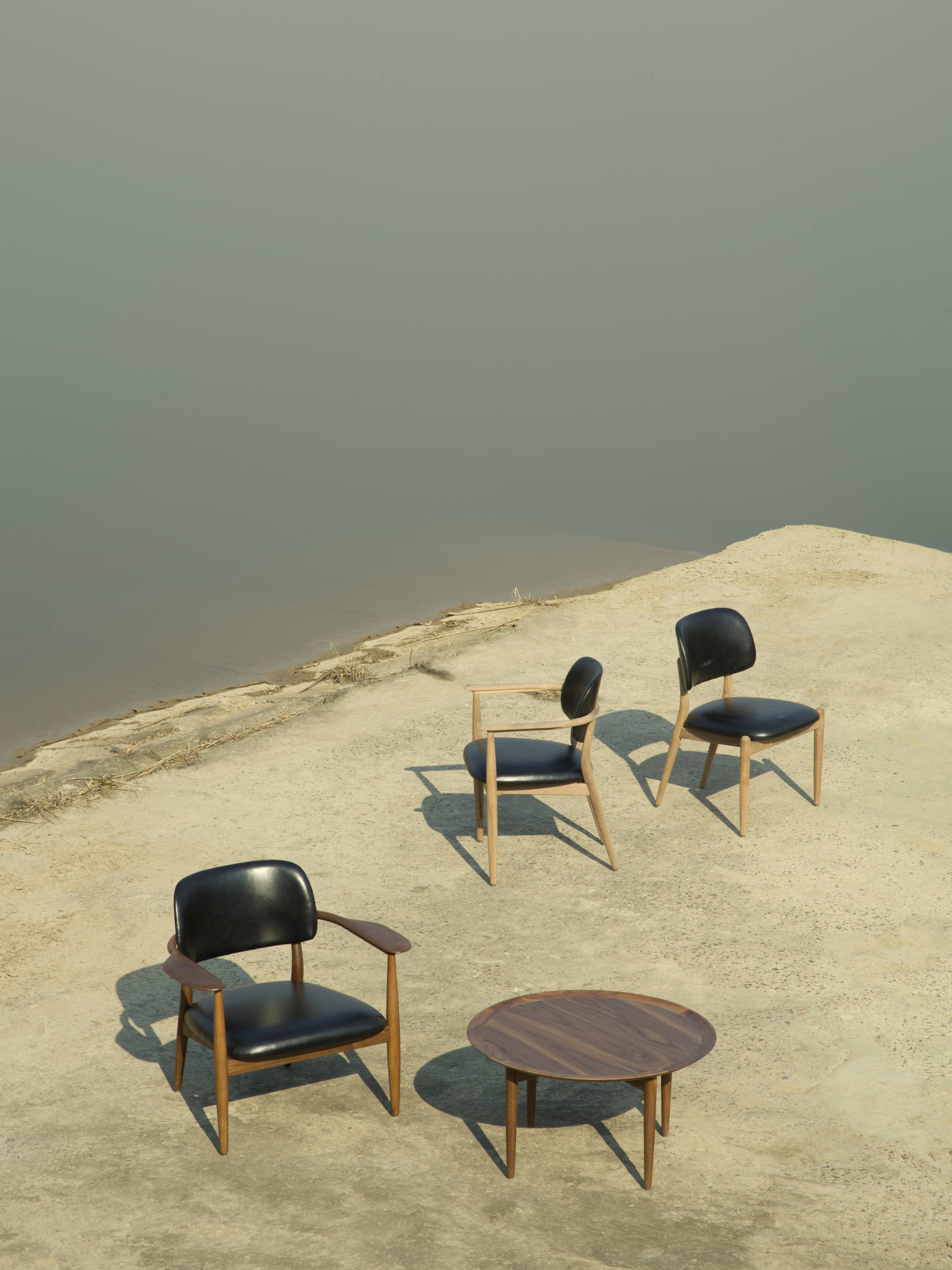 Slow spisebordsstol, eg sort læder fra Stellar Works